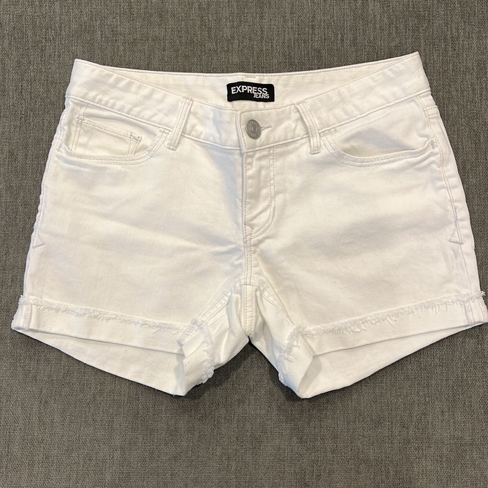 EXPRESS MID RISE WHITE JEANS SHORTS